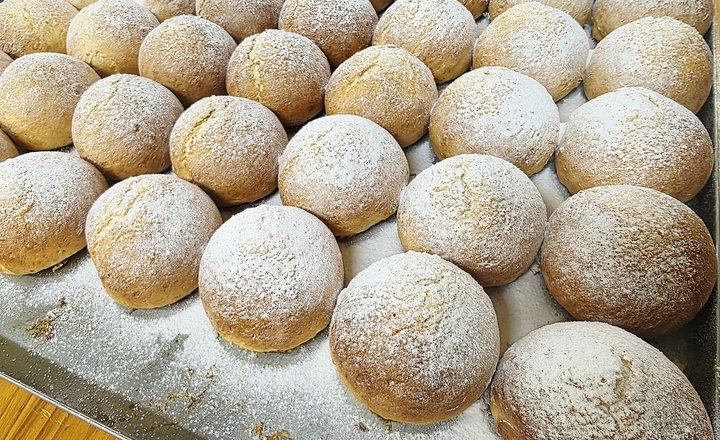 Bollos rellenos de dulce de leche